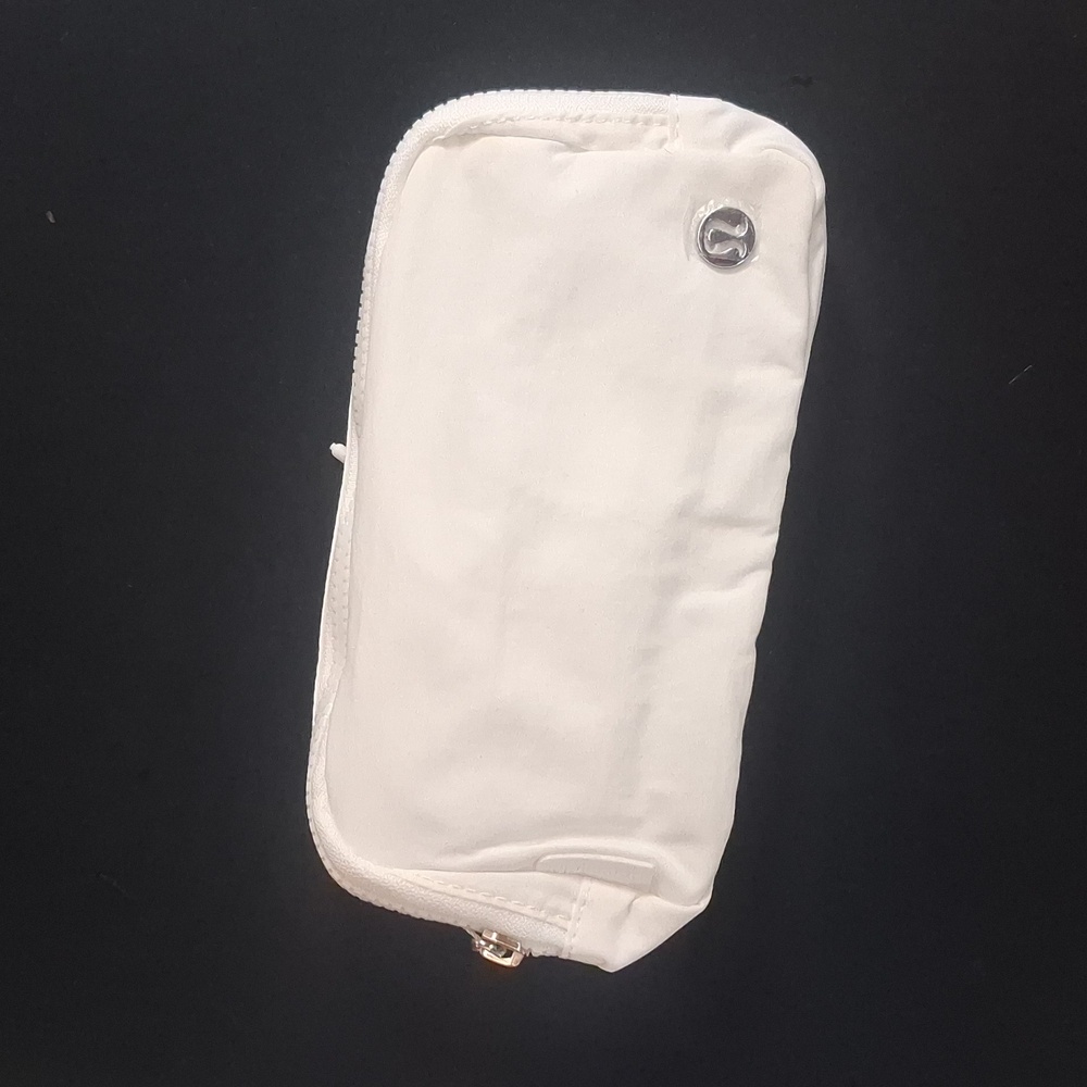 Lululemon Athletica Everywhere Belt Bag *White 🤍